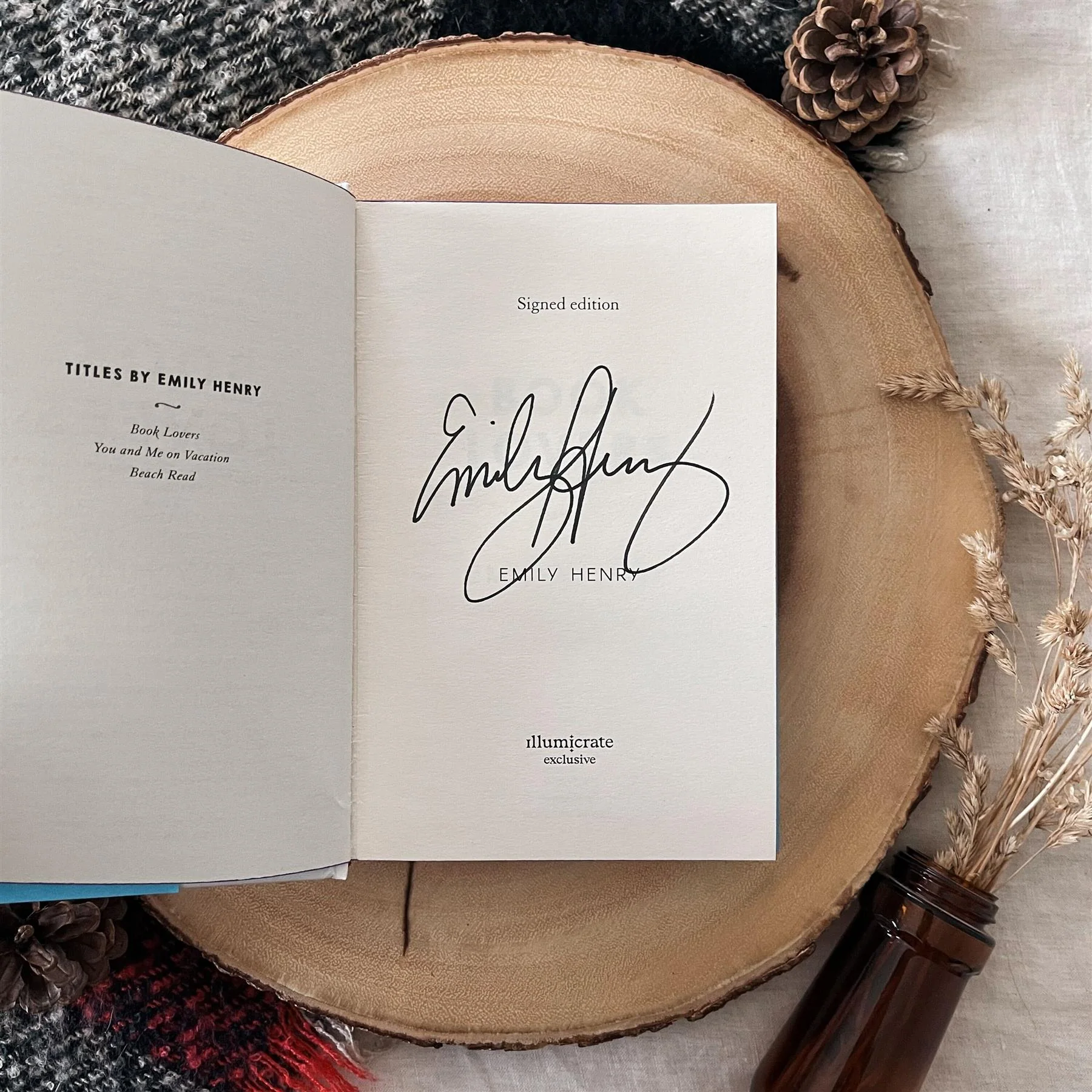 Book Lovers by Emily Henry (Illumicrate Exclusive) - Image 3